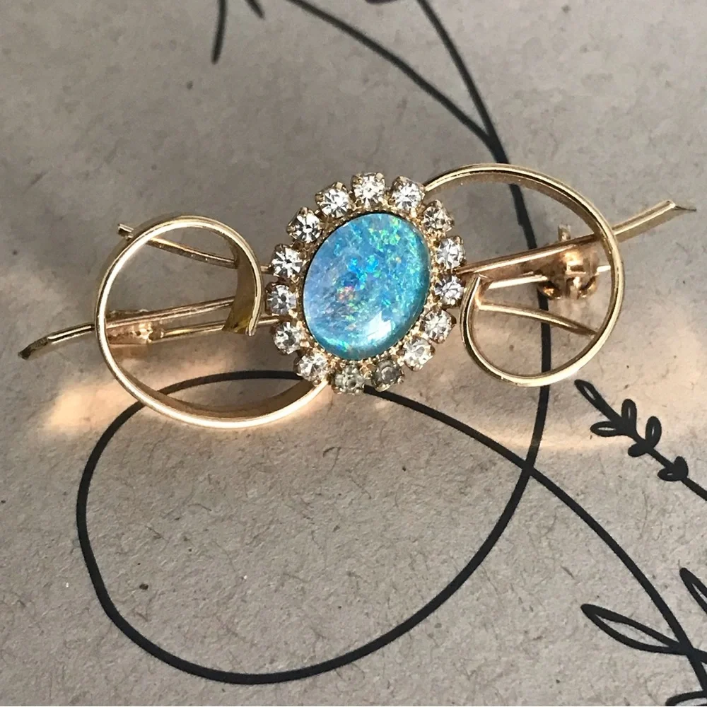✨Sold✨Vintage Costume Jewelry Brooch With Blue Faux Stone & Rhinestones - Picture 2 of 9